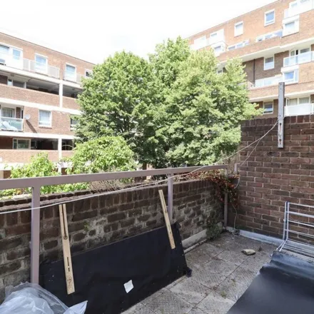 Rent this 5 bed apartment on 39-52 Lipton Road in Ratcliffe, London