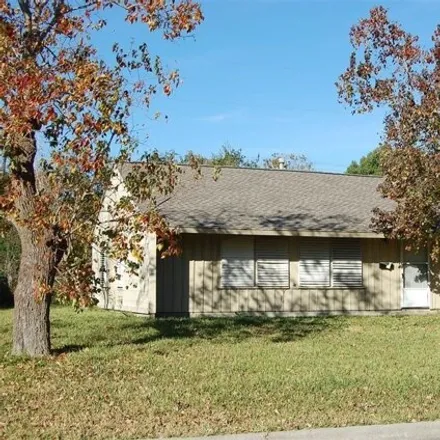 Rent this 3 bed house on 1373 13th Street North in Texas City, TX 77590