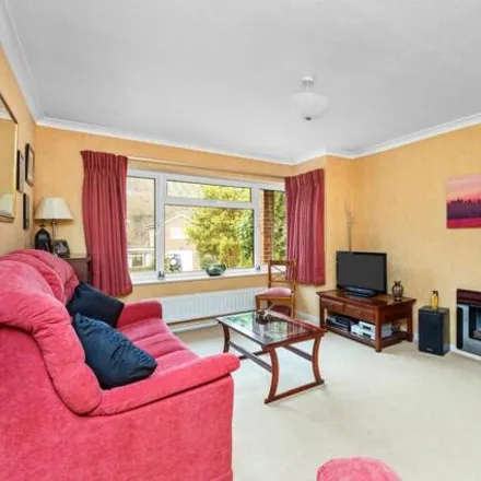 Image 5 - 21 Forestfield, Horsham, RH13 6DY, United Kingdom - House for sale