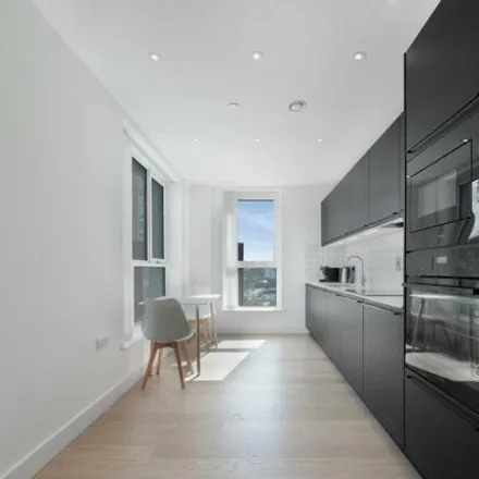 Image 3 - 261 Poplar High Street, Canary Wharf, London, E14 0BB, United Kingdom - Room for rent