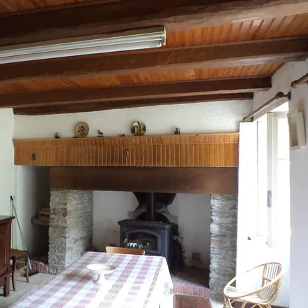 Rent this 2 bed house on 12320 Sénergues