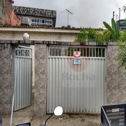 Buy this 4 bed house on Rua Lindolfo Color 625 in Cidade Universitária, Recife -