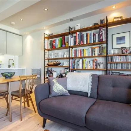 Image 4 - 38 Regent's Park Road, Primrose Hill, London, NW1 7SY, United Kingdom - Apartment for sale