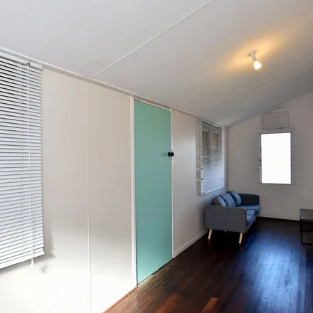 Image 4 - Bramston Street, Gladstone Central QLD 4680, Australia - Apartment for rent