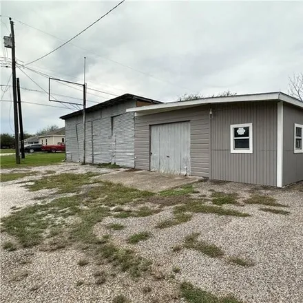 Image 7 - 201 Avenue B, Taft, TX 78390, USA - House for sale