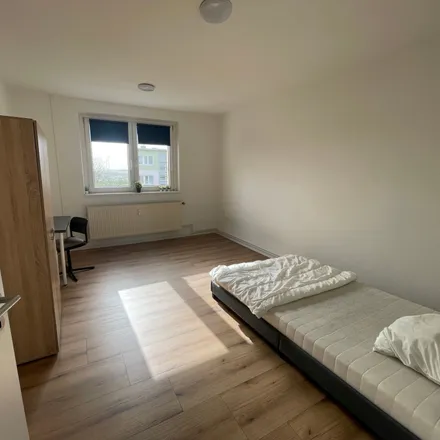 Rent this 2 bed apartment on Westring 50 in 08393 Meerane, Germany