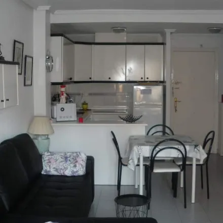 Image 2 - Carrer de Torrevella, 46007 Valencia, Spain - Apartment for rent