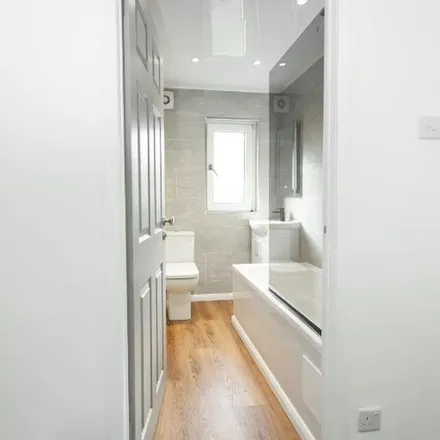 Image 6 - usave, Bothwell Place, Coatbridge, ML5 1RD, United Kingdom - Apartment for rent