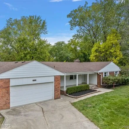 Image 2 - 2384 Cloverlawn Avenue, Bloomfield Township, MI 48302, USA - House for sale
