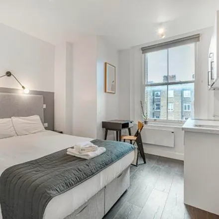 Rent this studio apartment on 18 Linden Gardens in London, W2 4HA