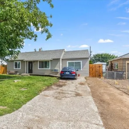 Buy this 3 bed house on 1465 Pleasant Avenue in Yakima, WA 98902