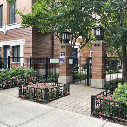 Buy this 3 bed townhouse on Chelsea Townhomes in 1107 - 1153 West Monroe Street, Chicago
