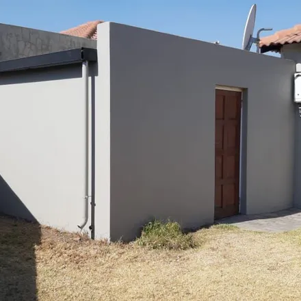 Rent this 2 bed townhouse on unnamed road in Emalahleni Ward 34, eMalahleni