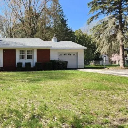 Buy this 3 bed house on 5287 West Lakewood Road in Fruitland Township, MI 49461