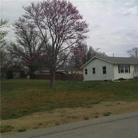 Image 8 - 1010 Cherokee Lane, Paola, KS 66071, USA - House for sale