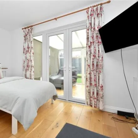 Image 9 - Dorothy Evans Close, London, DA7 6AJ, United Kingdom - Duplex for sale