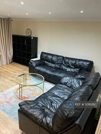 Image 9 - Great North Way, London, NW4 1PP, United Kingdom - Apartment for rent