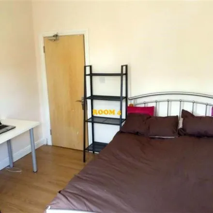 Rent this 8 bed room on 48 Wightman Road in London, N4 1DL