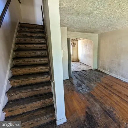 Image 3 - 3821 Lyndale Avenue, Baltimore, MD 21213, USA - House for sale