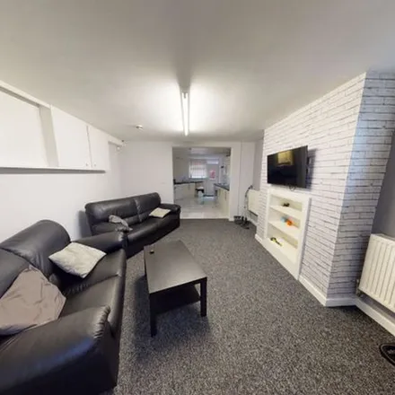 Rent this 3 bed townhouse on Canterbury Drive in Leeds, LS6 3HA