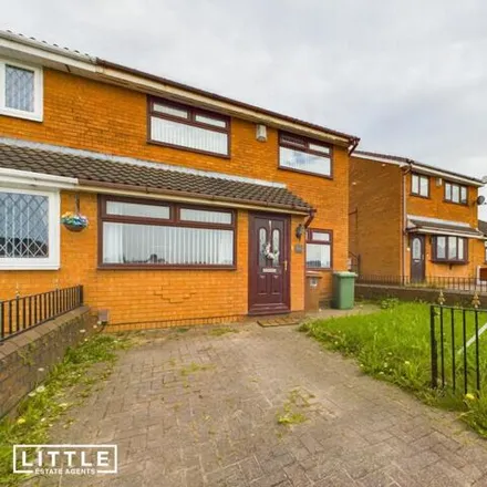 Buy this 3 bed duplex on Welwyn Close in St Helens, WA9 5HN