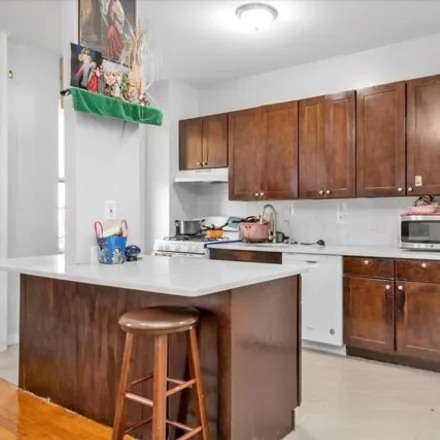 Image 6 - 159-04 Sanford Avenue, New York, NY 11358, USA - House for sale