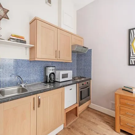 Rent this studio apartment on 4 Collingham Place in London, SW5 0QD