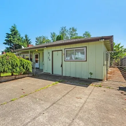 Image 2 - 9126 N Endicott Ave, Portland, Oregon, 97217 - House for sale