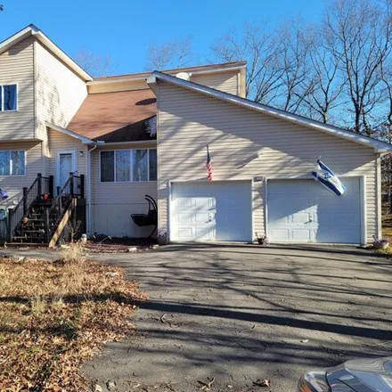 Buy this 4 bed house on 100 Totteridge Road in Middle Smithfield Township, PA 18324