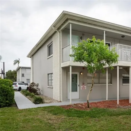 Buy this 1 bed condo on 5926 5th Avenue North in Saint Petersburg, FL 33710