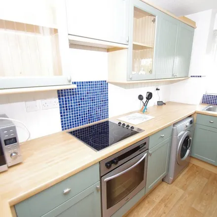 Image 3 - Courtlands Close, Courtlands, WD24 5GX, United Kingdom - Apartment for rent
