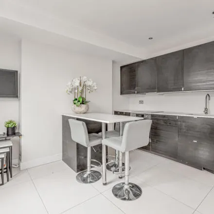 Image 2 - New King's Road, London, SW6 4SB, United Kingdom - Apartment for sale