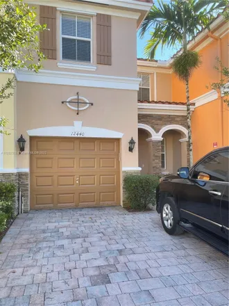 Rent this 3 bed townhouse on unnamed road in Plantation, FL 33324