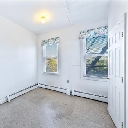 Image 8 - 242 Prospect Street, Jersey City, NJ 07307, USA - House for sale