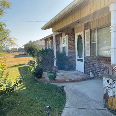 Buy this 2 bed house on 1806 East Harkey Street in Paris, Logan County