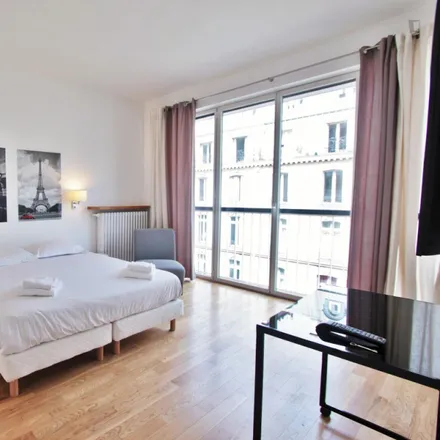 Rent this 3 bed apartment on 53 bis Rue François 1er in 75008 Paris, France