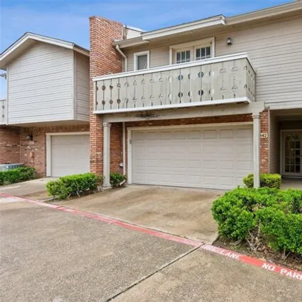 Buy this 2 bed condo on 5842 Lake Point Dr in Arlington, Texas