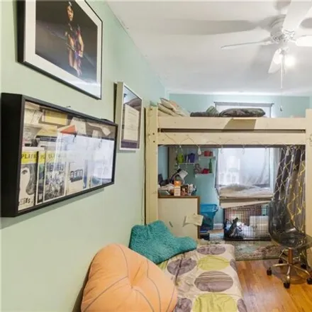 Image 4 - 1346 East 99th Street, New York, NY 11236, USA - House for sale