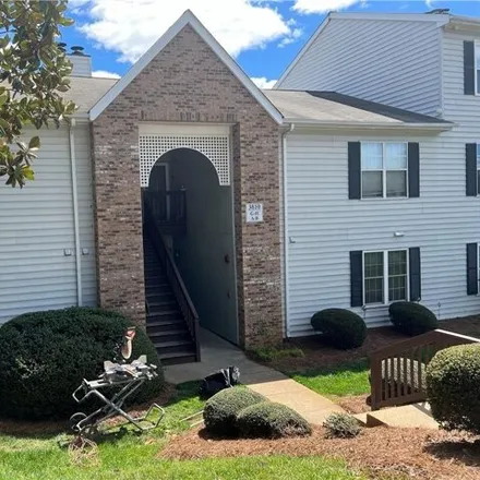 Buy this 1 bed condo on 3813 Old Rosebud Court in Clemmons, NC 27012