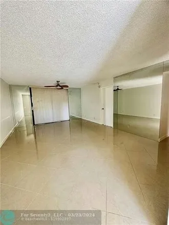 Image 3 - Oriole Golf Club, 8000 Country Club Drive, Margate, FL 33063, USA - Condo for rent