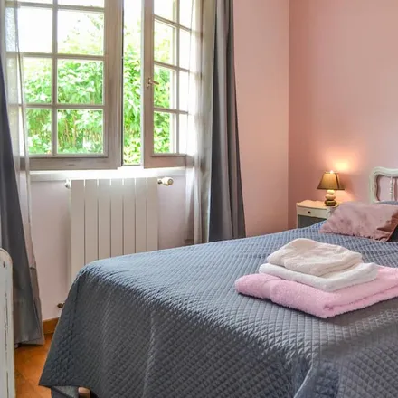 Rent this 3 bed house on Saint-Georges in Place Saint-Georges, 75009 Paris