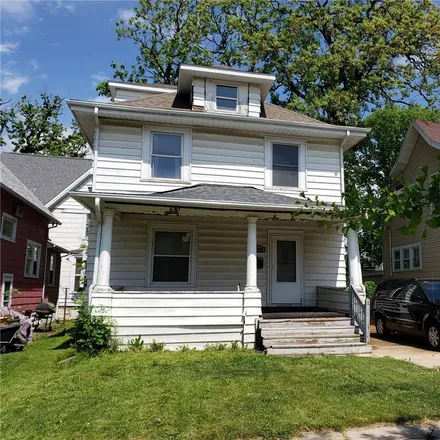 Image 1 - 1704 C Avenue Northeast, Cedar Rapids, IA 52402, USA - House for sale