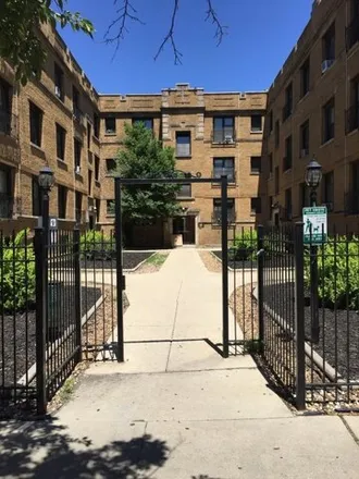 Rent this 2 bed house on 724-732 West Roscoe Street in Chicago, IL 60657