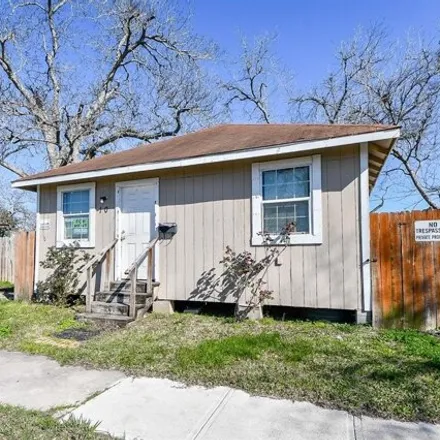 Image 3 - 10 N 3rd St, Baytown, Texas, 77520 - House for sale