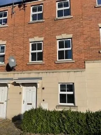 Rent this 3 bed townhouse on Kepwick Road in Leicester, LE5 1NZ