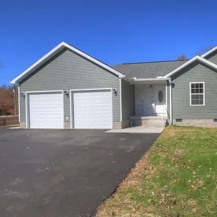 Buy this 3 bed house on 667 Robinson Lane in London, KY 40741