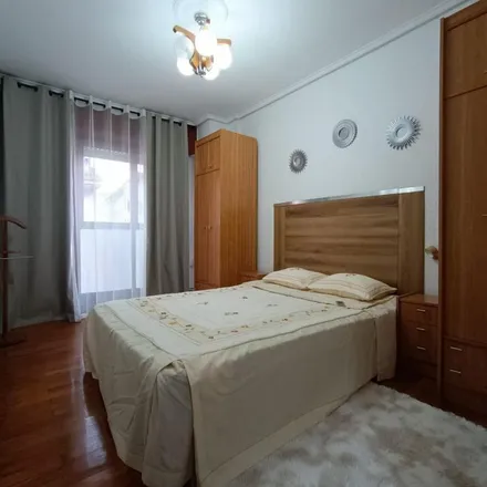 Rent this 3 bed apartment on Plaza Euskadi / Euskadi plaza in 10, 48009 Bilbao