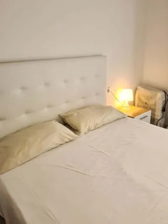 Rent this 5 bed room on Carrer de Juan Giner in 46020 Valencia, Spain