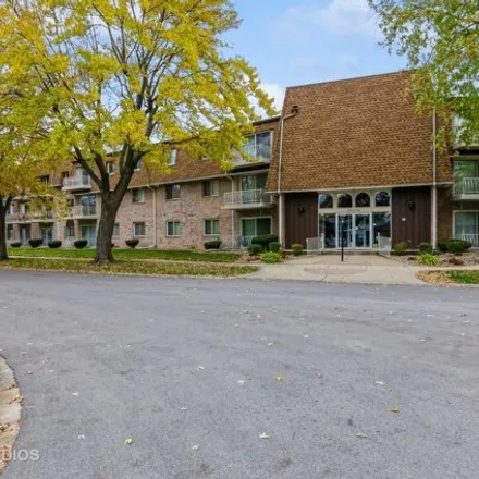 Buy this 1 bed condo on 3225 North Manor Drive in Lansing, IL 60438