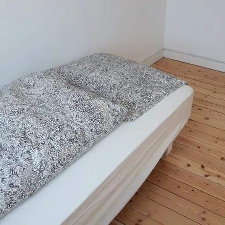 Rent this 3 bed room on Ved Diget 1 in 2770 Kastrup, Denmark